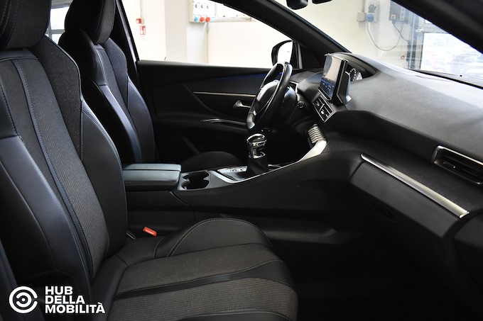 PEUGEOT 5008 PureTech Turbo 130 S&S Allure Pack